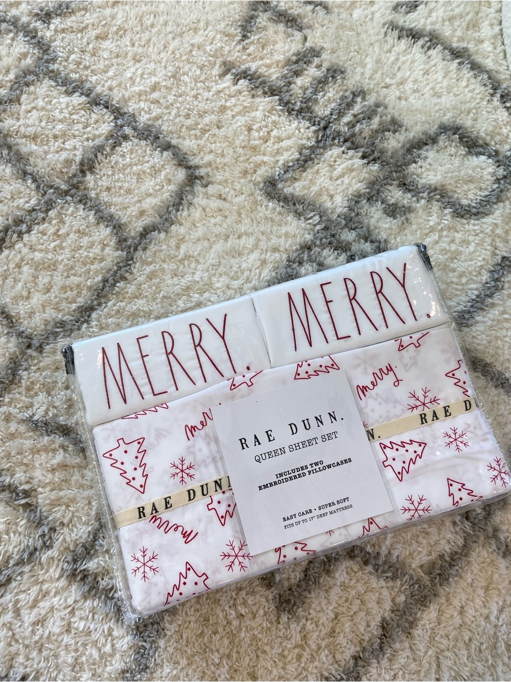 NWT Rae Dunn queen sheet set Merry Merry